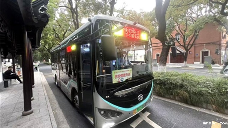 “银发健康专线”定制公交开通