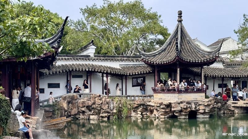 古典园林迎游客高峰