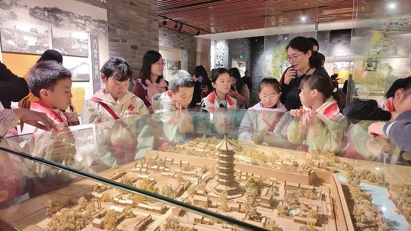 苏报小记者在记者节里沉浸式行走感受“福气之城”底蕴