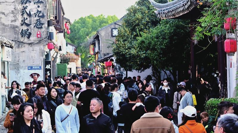 平江历史文化街区人头攒动